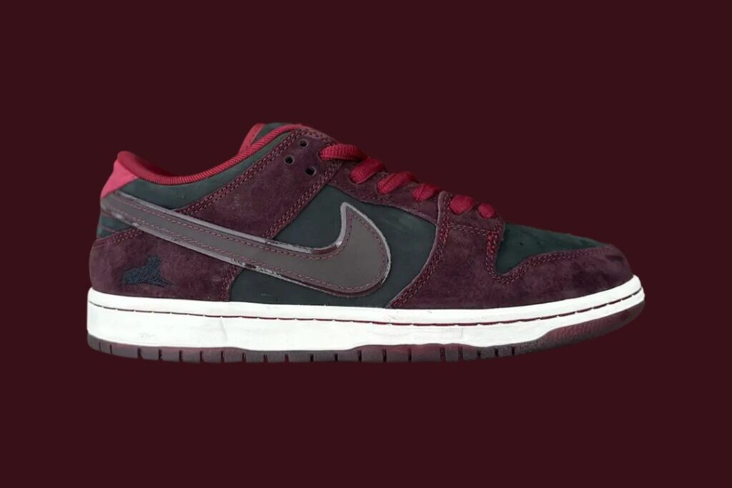 Sneaker Tip RIOT Skateshop x Nike SB Dunk Low "Dark Beetroot" RIOT Skateshop x Nike SB Dunk Low "Dark Beetroot"