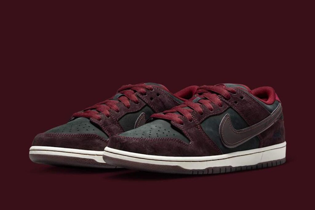 Sneaker Tip RIOT Skateshop x Nike SB Dunk Low "Dark Beetroot" RIOT Skateshop x Nike SB Dunk Low "Dark Beetroot"