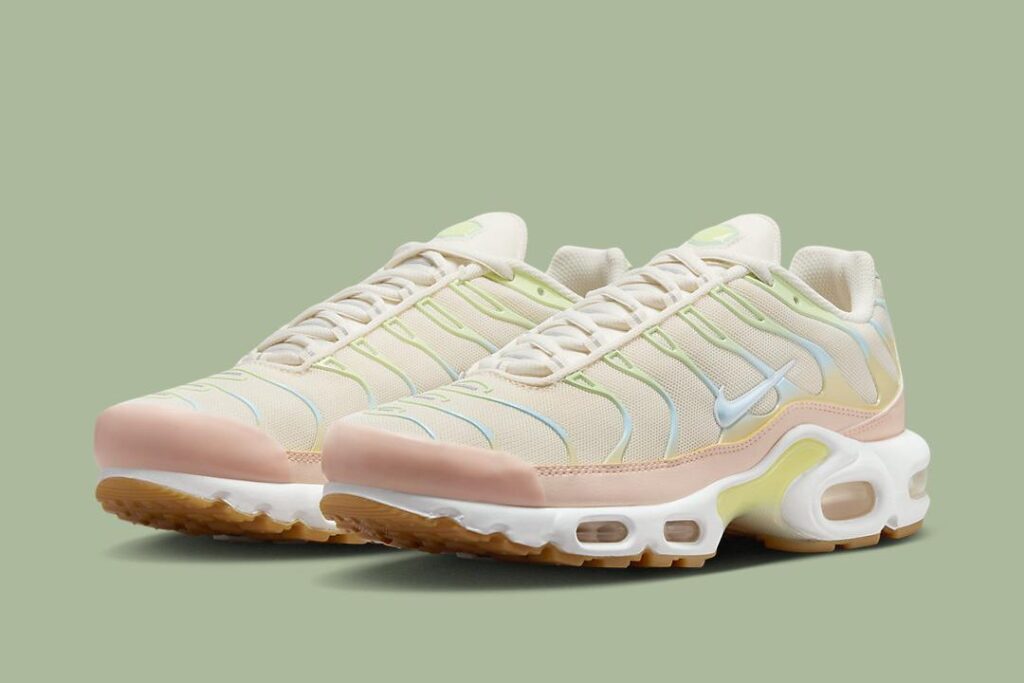 Nike Air Max Plus "Crimson Tint"