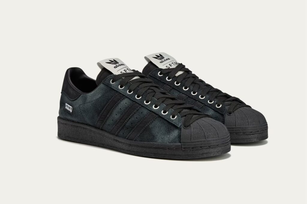Sneaker Tip Song for the Mute x adidas Superstar 82 "Core Black" Song for the Mute x adidas Superstar 82 "Core Black"