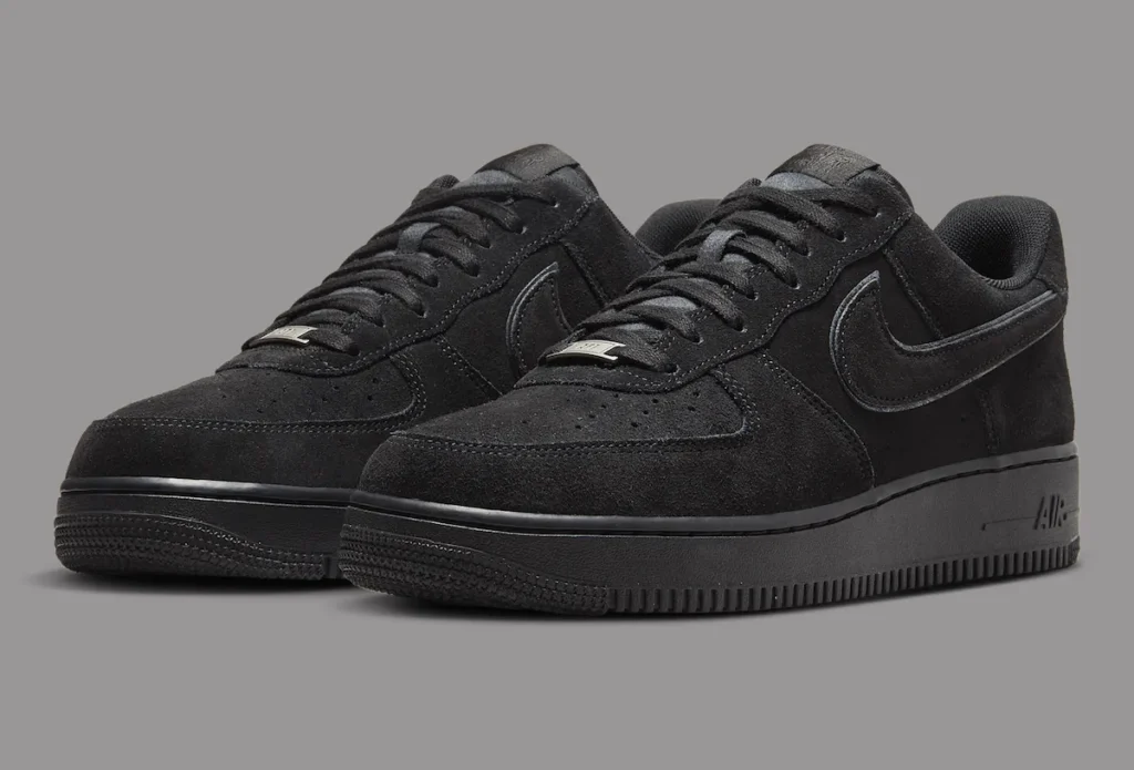 Sneaker Tip Nike Air Force 1 Low "Black Cat" Nike Air Force 1 Low "Black Cat"